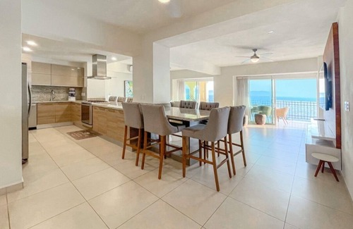 Puerto Vallarta Condominio | Luxurious and upgraded condominium with unparalleled ocean views!
