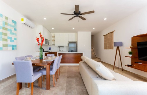 Puerto Aventuras Apartamento | Lujoso departamento con alberca ¡5 min de la playa!