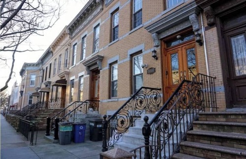 Queens Casa | Luxurious Apartment at Colonial Townhouse