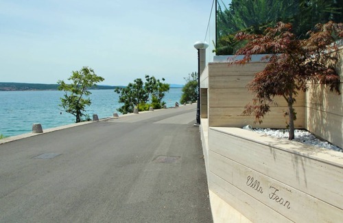 Selce Otro | Lujoso apartamento con piscina privada y vistas al mar en Crikvenica