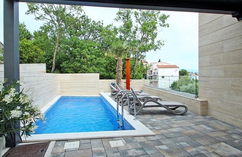 Selce Otro | Lujoso apartamento con piscina privada y vistas al mar en Crikvenica