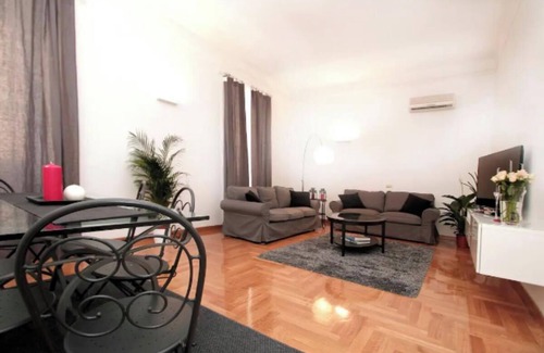 Prati Apartamento | Luxurious Apartment Near Borgo Pio and Vatican