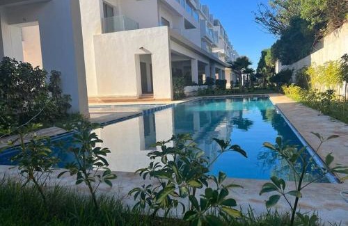 Pont Blondin Apartamento | Luxurious Apt with Pool&Sea View