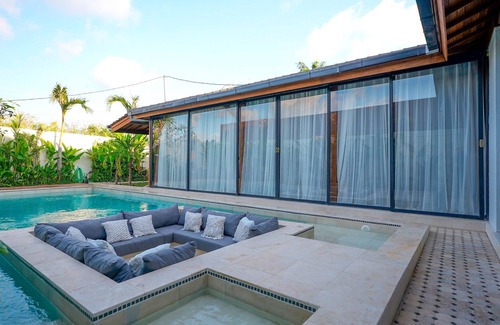 Taman Griya Villa | Luxurious Arakana Villa with Pool