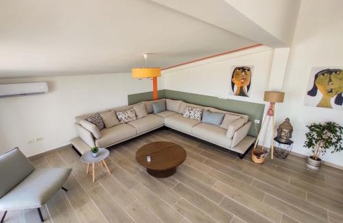 Tragjas Apartamento | Luxurious Attic Apartment