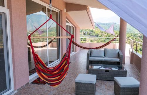 Tragjas Apartamento | Luxurious Attic Apartment