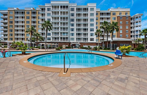 Upper Grand Lagoon Condominio | Condominio frente a la bahía de lujo en un complejo cerrado con una increíble piscina y jacuzzi!