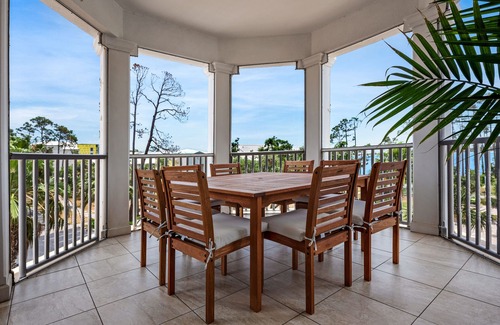 Upper Grand Lagoon Condominio | Condominio frente a la bahía de lujo en un complejo cerrado con una increíble piscina y jacuzzi!