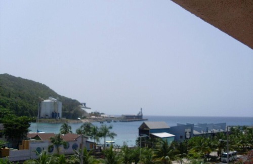 Ocho Rios Apartamento | Lujoso apartamento independiente frente a la playa en el corazón de Ocho Ríos Jamaica