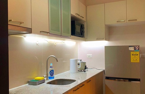 Lapu-Lapu Condominio | Luxurious Beach View Condo Unit