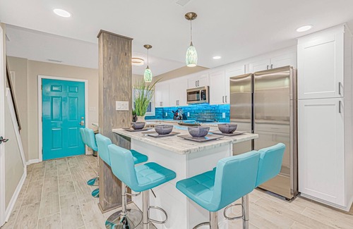 Myrtle Beach Casa | Luxurious Beach Side HOT TUB VILLA/Miami themed/2 story/updated
