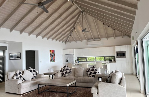 Jolly Harbour Casa | Luxurious beachfront villa with private pool
