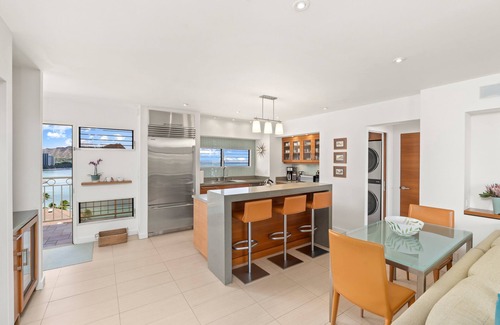 Waikiki Condominio | Lujoso condominio frente al mar con espectaculares vistas al mar. ¡Estacionamiento gratis!