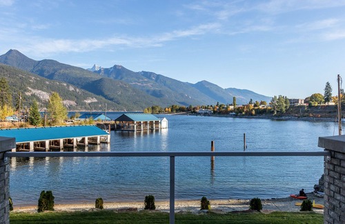 Kaslo Condominio | Lujoso condominio frente al mar en el idílico e histórico Kaslo, BC.