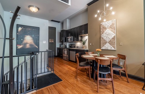 Center City Apartamento | Lujosa suite de dos niveles en una ubicación privilegiada
