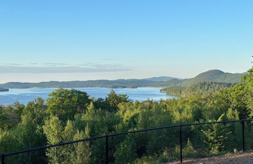 Hebron Cabina | Luxurious Big Bear Log Home at Newfound Lake