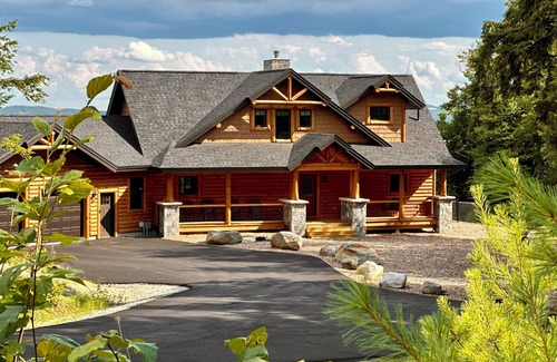 Hebron Cabina | Luxurious Big Bear Log Home at Newfound Lake