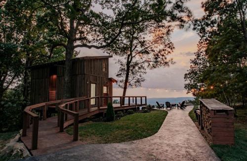 Rising Fawn Casa | Luxurious Cabin with Jacuzzi and Breathtaking Views in Georgia