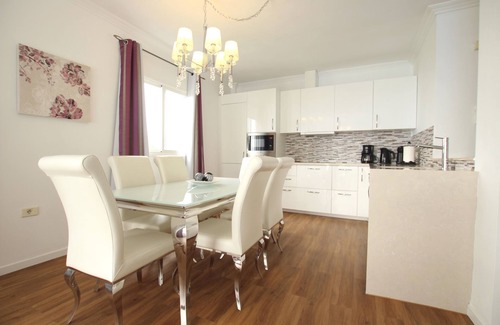 Armenime Villa | Estupendo Chalet para 6p., WiFi, piscina climatizada a 8 minutos de la playa
