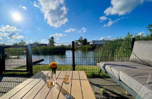 Olburgen Casa | Luxurious Chalet Waterlijn: your dream vacation on the IJssel! NEW: now with fence