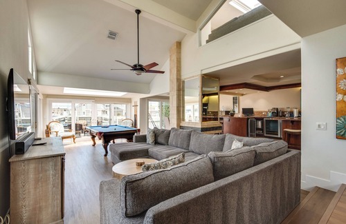 Channel Islands Casa | ¡NUEVO! Luxe Channel Island Harbour Home w / Boat Dock!