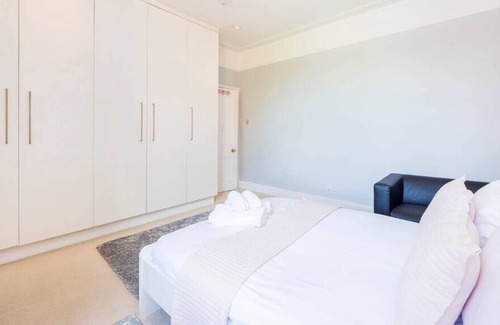 South Acton Casa | Luxurious & Comfy ~ Garden ~ Pool Table ~ Parking!