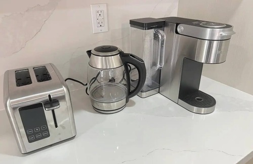 Bowmanville Apartamento | ★Luxurious & Comfy ~ ♛Queen Beds ~ Workspace ~ Pkgnn