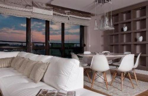 Oborishte Apartamento | Luxurious condo in downtown