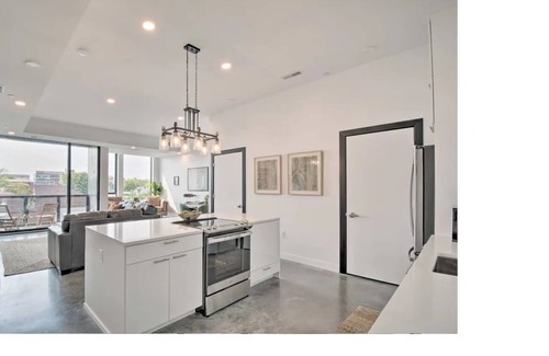 Iowa City Condominio | Luxurious Condo in Heart of Downtown Iowa City