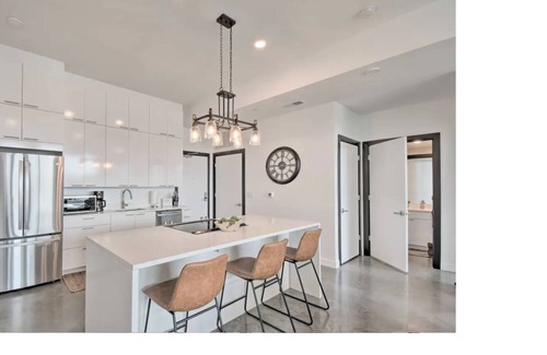 Iowa City Condominio | Luxurious Condo in Heart of Downtown Iowa City