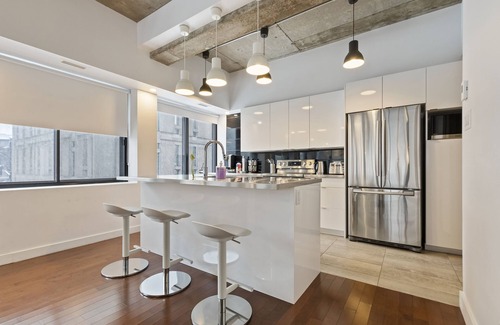 Plateau Mont Royal Condominio | Luxurious Condo ✓ ❤️ of Montreal ✓ Free parking ✓ Subway across the street!