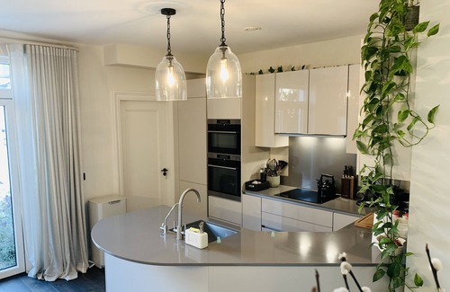 Blackrock Casa | Luxurious Cosy Home for Weekly or Monthly Rent