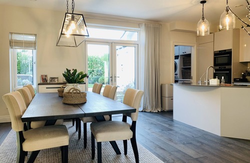 Blackrock Casa | Luxurious Cosy Home for Weekly or Monthly Rent