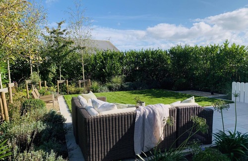 Blackrock Casa | Luxurious Cosy Home for Weekly or Monthly Rent
