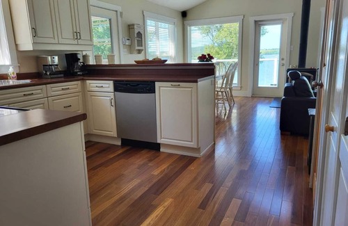 Antigonish County Villa | Romántica casa de campo en un estuario con un muelle, kayaks y sauna