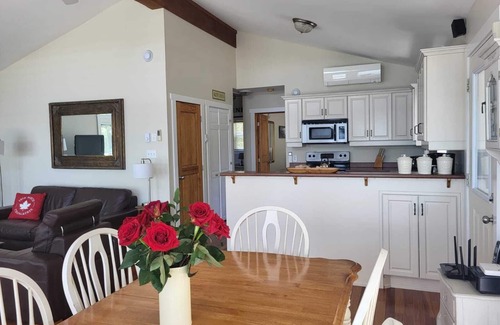 Antigonish County Villa | Romántica casa de campo en un estuario con un muelle, kayaks y sauna