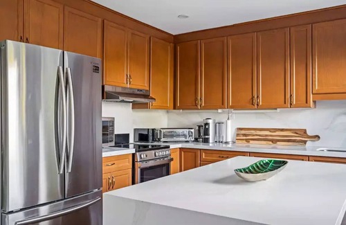Collingwood Cabaña | Luxurious Cottage Across Water!