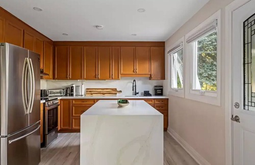 Collingwood Cabaña | Luxurious Cottage Across Water!