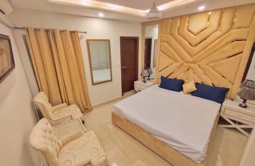 Islamabad Apartamento | Luxurious & Cozy 1BHK Apartment,WiFi+Smart TV