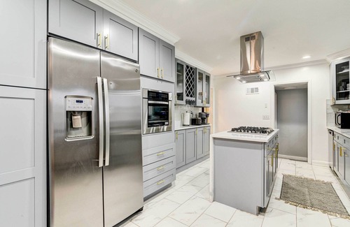 Highland Park Casa | Luxurious Detroit Home - Walk to Golf & Park!