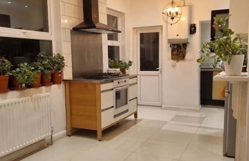 Luton Casa | Luxurious Double Bedroom