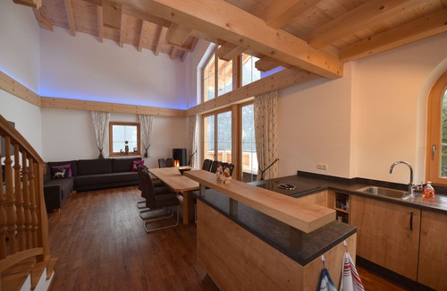 Oberkrimml Chalet De Esquí | Lujoso chalet doble para familias numerosas