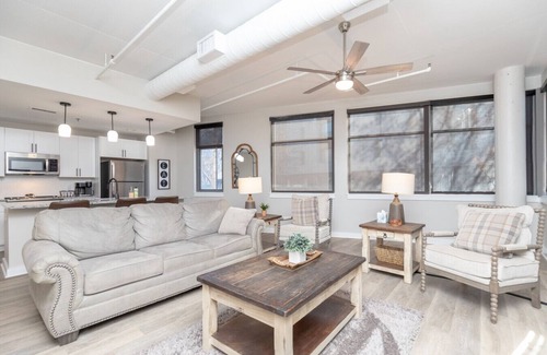 Rolling Mill Hill Condominio | Luxurious Downtown 2 bedroom 2 bath with views 1M