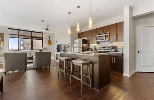 Rolling Mill Hill Condominio | Centro de lujo en la esquina de la unidad con 2 camas, 2 baños, vistas a la ciudad y al río, n. ° 211