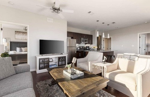 Rolling Mill Hill Condominio | Lujoso centro de la ciudad. Piso superior. Unidad 2 habitaciones, 2 baños, vistas a la ciudad y al río, n. ° 611