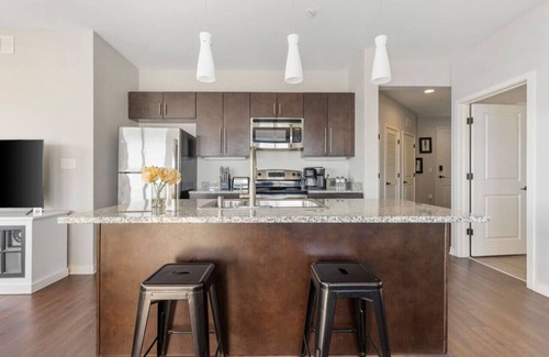 Rolling Mill Hill Condominio | Lujoso centro de la ciudad. Piso superior. Unidad 2 habitaciones, 2 baños, vistas a la ciudad y al río, n. ° 611