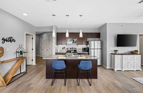 Rolling Mill Hill Condominio | Lujoso grande de 2 habitaciones y 2 baños Downtown Condo-Corner Unit # 321
