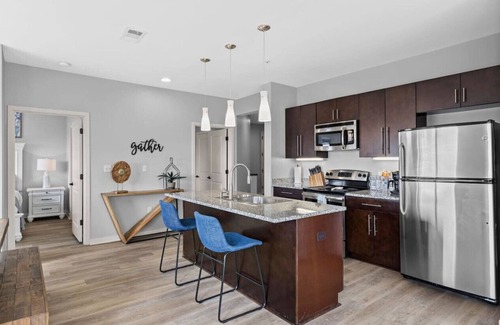 Rolling Mill Hill Condominio | Lujoso grande de 2 habitaciones y 2 baños Downtown Condo-Corner Unit # 321