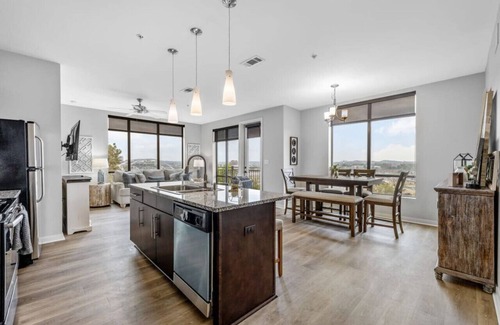 Rolling Mill Hill Condominio | Centro de lujo en el piso superior, esquina, unidad, 2 camas, 2 baños, vista a la ciudad y río, esquina, unidad- # 520