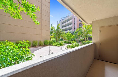 University City Apartamento | Luxurious Dual Master Suites, King Bed l Pool/Spa!